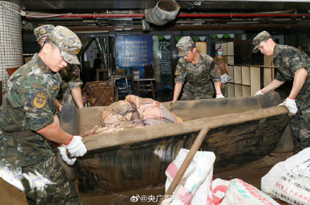 辛苦了！广西300余名武警官兵连夜奋战清淤