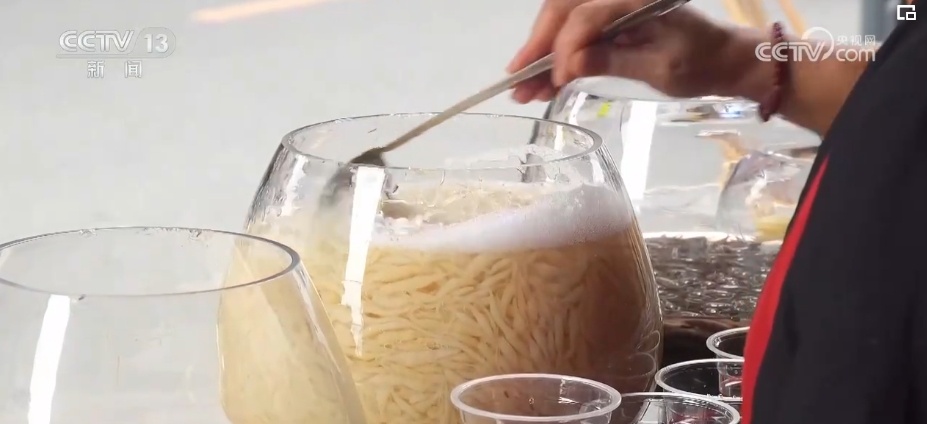 “夏日经济”清凉爽一“夏” 食在当“夏”激活消费新活力 “夏日经济”清凉爽一“夏” 食在当“夏”激活消费新活力