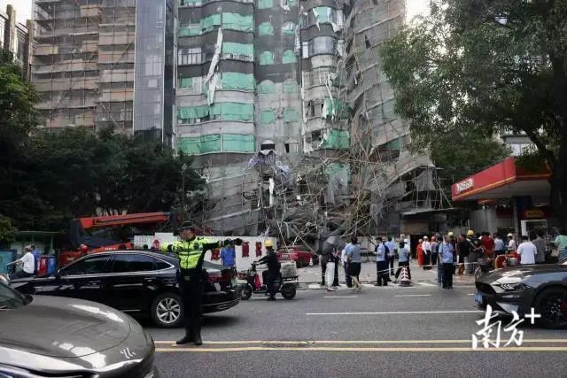 广州一楼房脚手架倒塌致6人受伤，官方通报