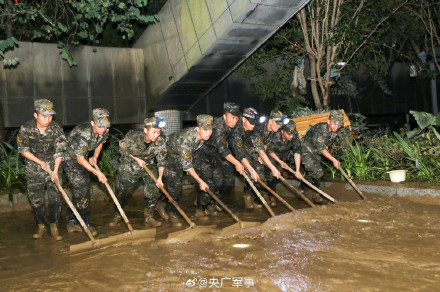 辛苦了！广西300余名武警官兵连夜奋战清淤