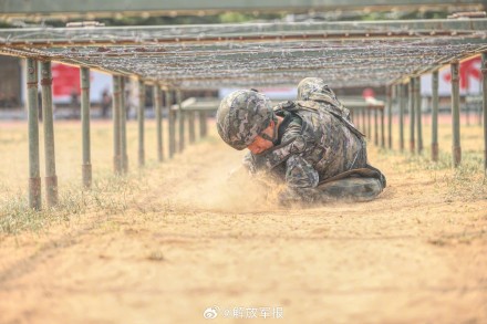 热血青春！直击新兵练兵场