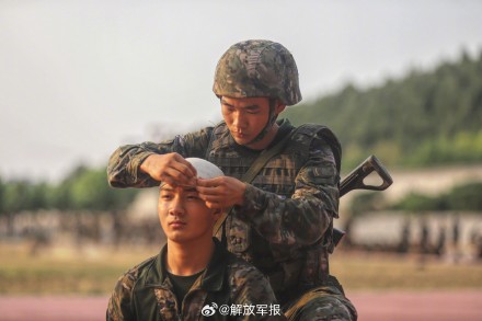 热血青春！直击新兵练兵场