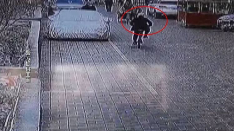 连环盗窃自行车 一流浪汉被抓