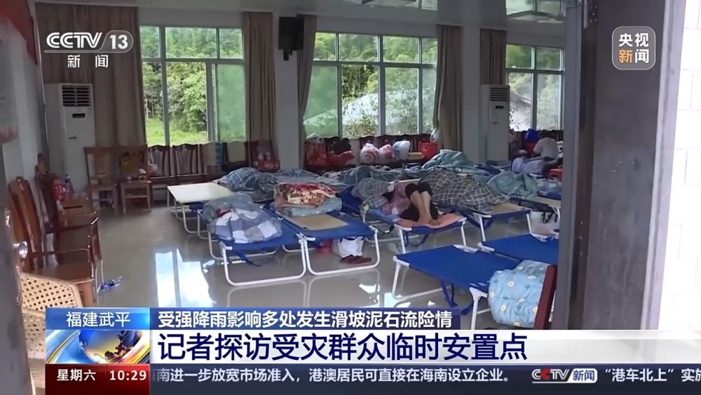 新鲜瓜果蔬菜、三餐荤素搭配 记者探访福建武平县临时安置点 新鲜瓜果蔬菜、三餐荤素搭配 记者探访福建武平县临时安置点
