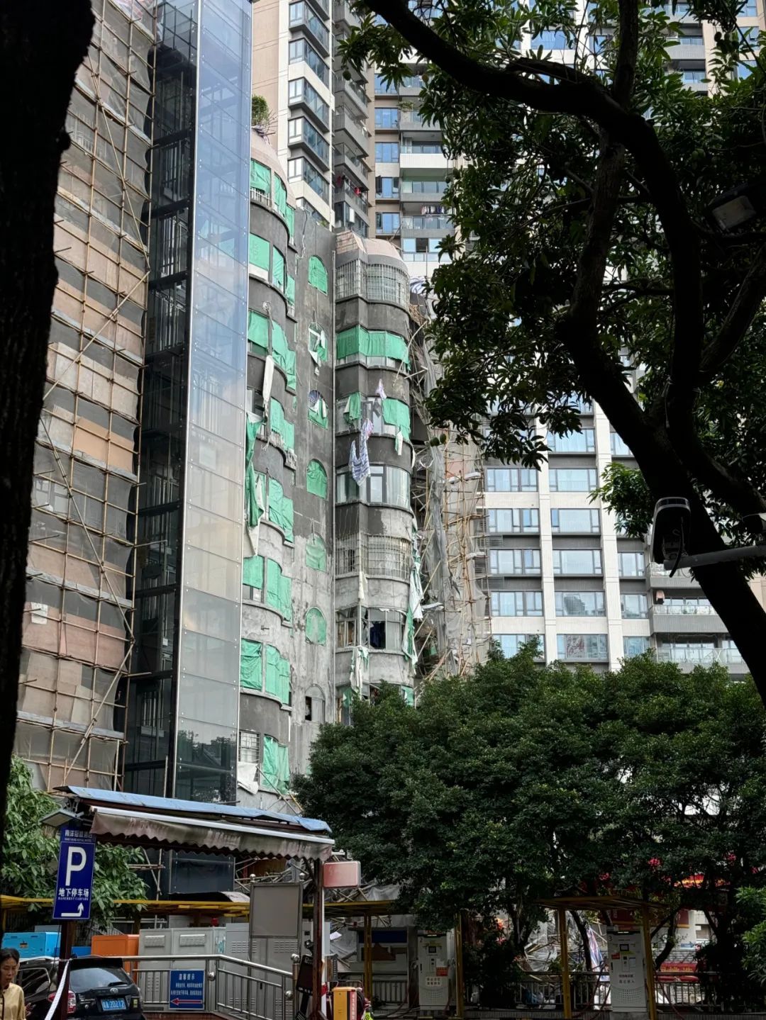 广州一楼宇外墙翻新脚手架局部坍塌，最新通报