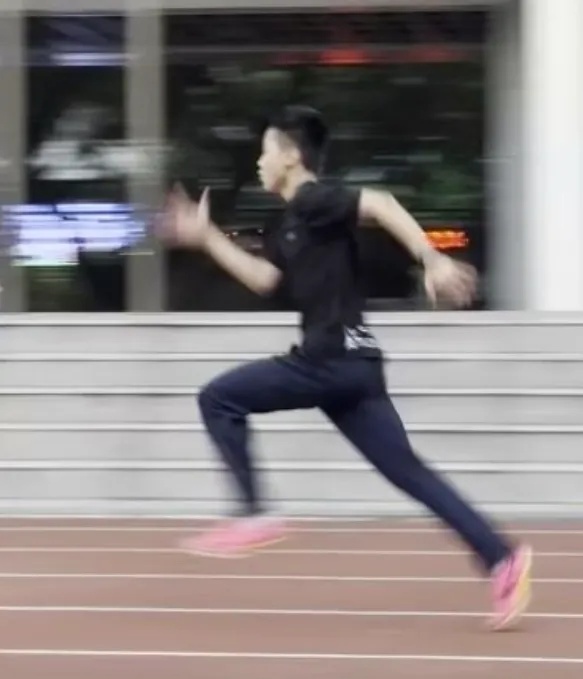 小学生百米跑出11秒63！比肩同期苏炳添