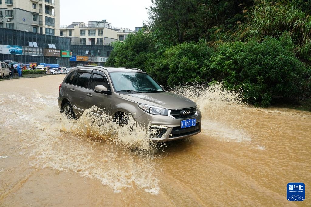安徽黄山再遭暴雨袭击 歙县城区出现内涝