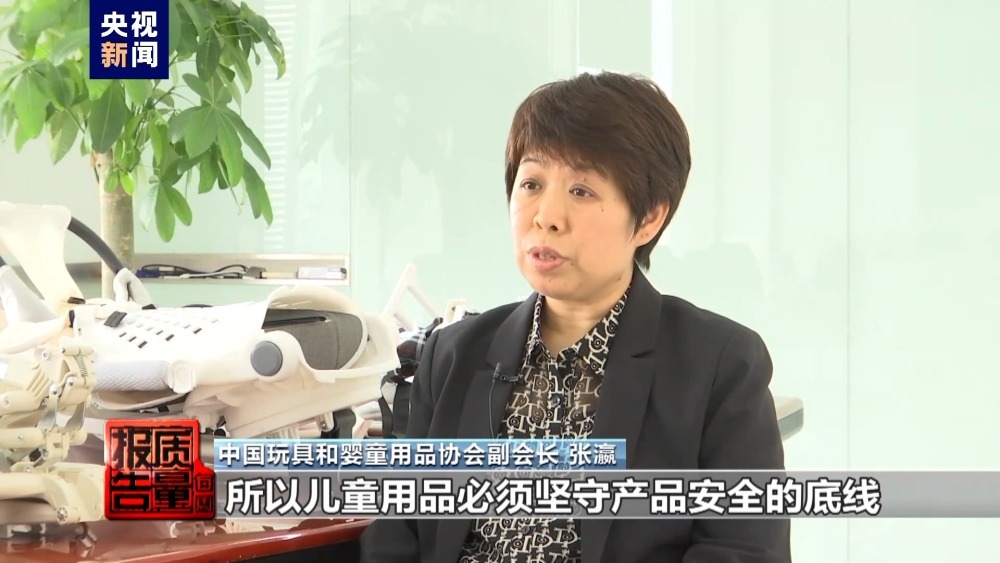 每周质量报告丨便携小巧的“遛娃车”为何暗藏风险？总台记者独家调查→