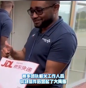 史上首次！中国快递小哥出战！