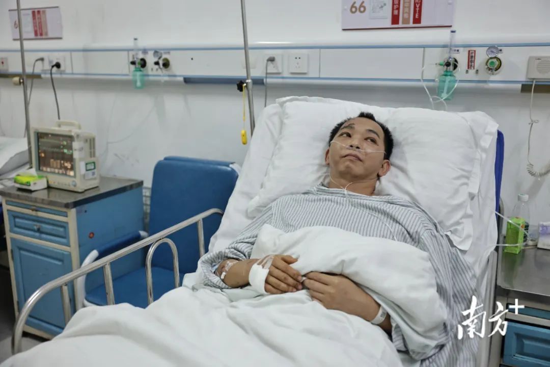 货车司机被埋27小时后获救，谈及这一幕他眼眶泛红