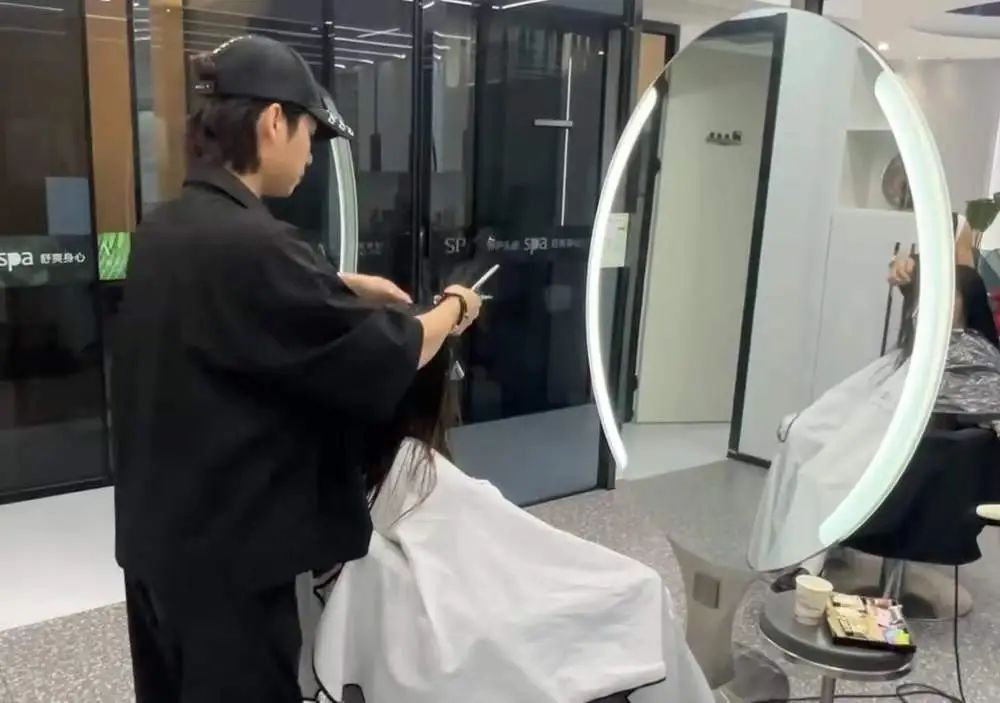 “新生代”扎堆消费,家长:又理解又担忧 “新生代”扎堆消费,家长:又理解又担忧