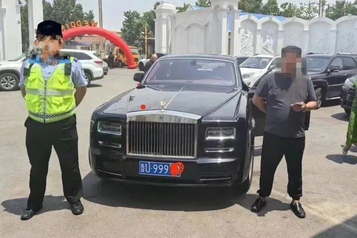 烟台一辆劳斯莱斯被查！车牌号“999*9”？