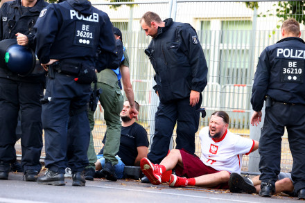 欧洲杯为何球迷间暴力事件如此频繁? 欧洲杯为何球迷间暴力事件如此频繁?