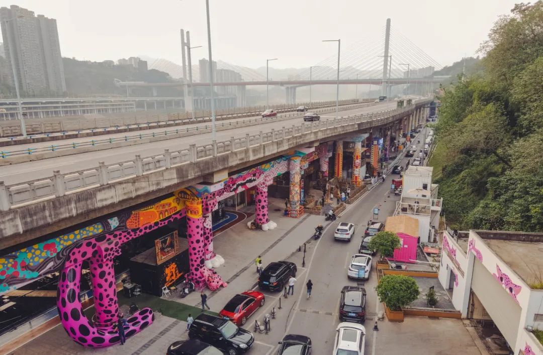 桥角下面惊现涂鸦，重庆又一网红胜地诞生了！