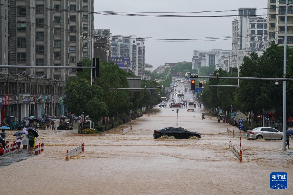 安徽黄山再遭暴雨袭击 歙县城区出现内涝