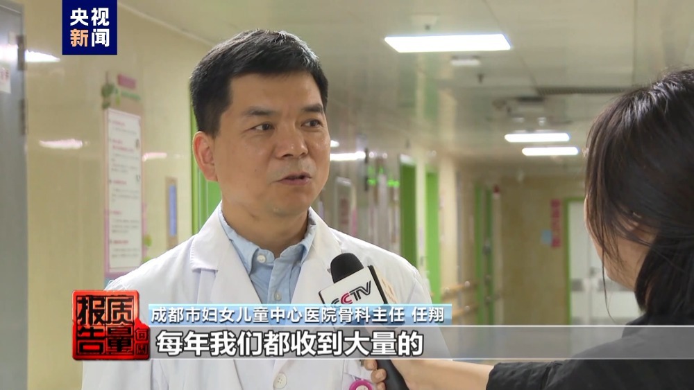 每周质量报告丨便携小巧的“遛娃车”为何暗藏风险？总台记者独家调查→