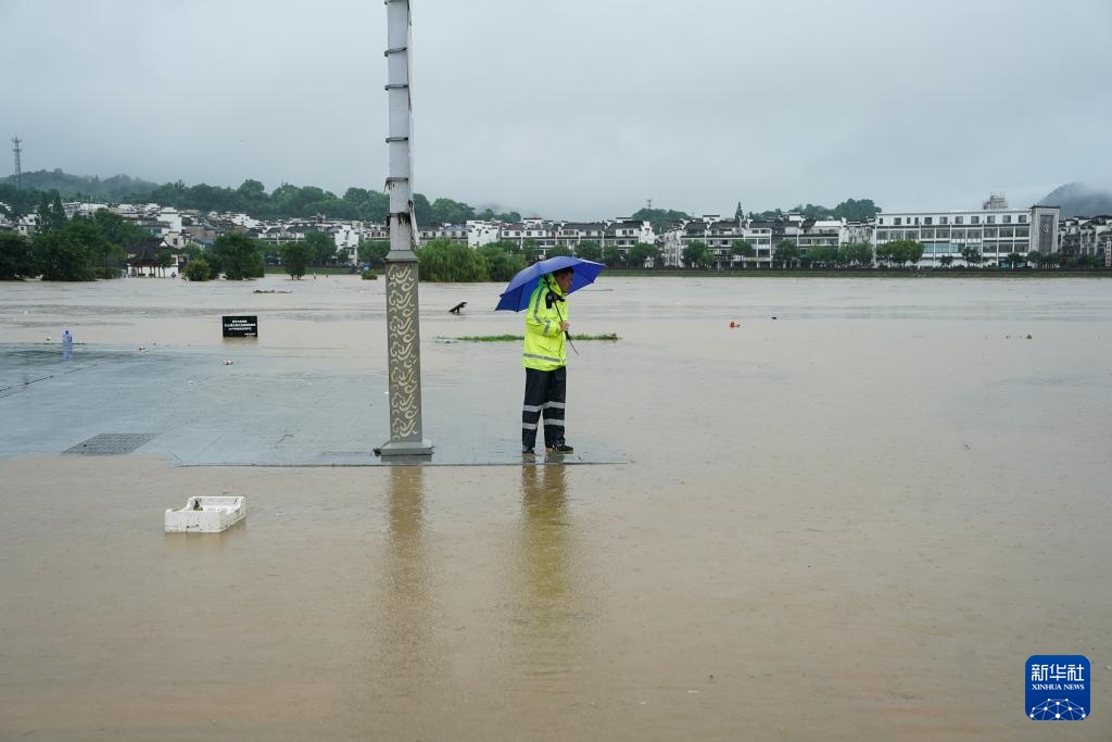 安徽黄山再遭暴雨袭击 歙县城区出现内涝
