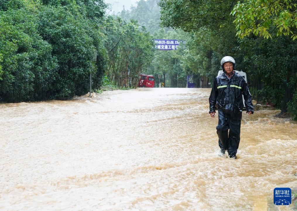 安徽黄山再遭暴雨袭击 歙县城区出现内涝