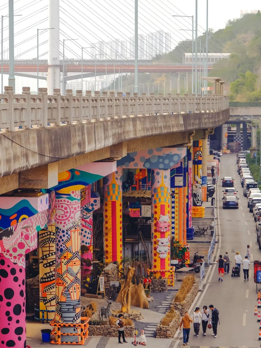 桥角下面惊现涂鸦，重庆又一网红胜地诞生了！