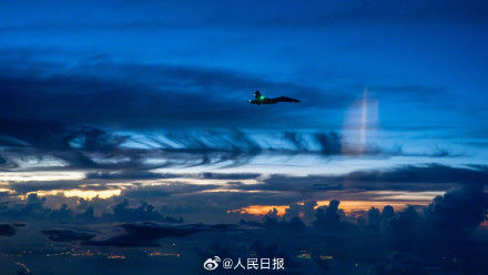 战机飞行员拍下破晓时分绝美天空