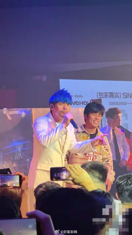 知情人回应山寨周杰伦票价贵过本人:系酒吧演出,低消卖到6000元 知情人回应山寨周杰伦票价贵过本人:系酒吧演出,低消卖到6000元