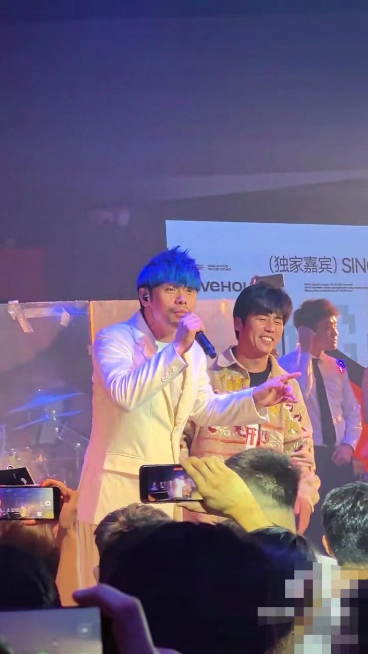 “山寨周杰伦”开演唱会引发歌迷抵制？知情人回应