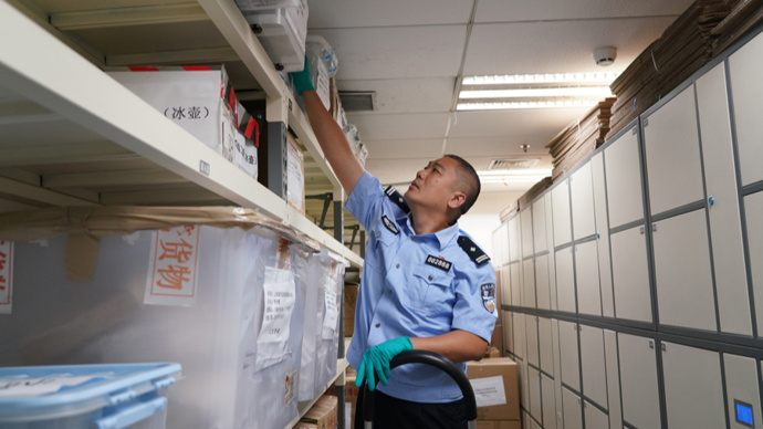 新型毒品层出不穷，这名上海缉毒警察如何在“刀尖”制胜？
