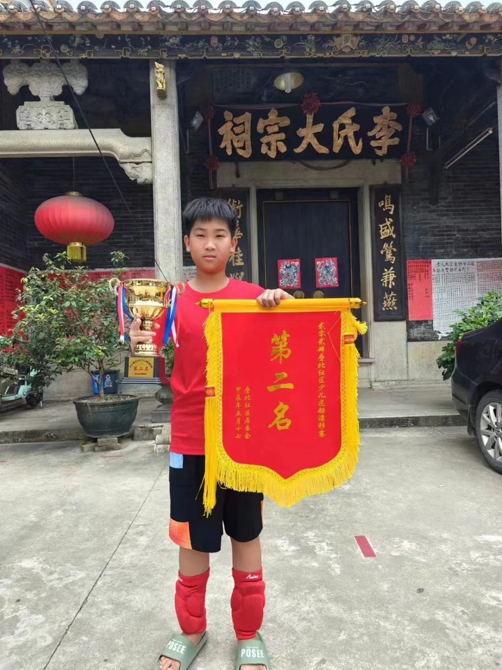 这个12岁男孩的决然一跳，网友：“这大概就是刻在骨子里的”