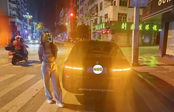 女子无证开车上路？被罚1500元！