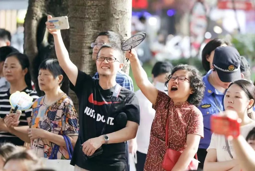 四分半 | 陪考的他们 何去何从