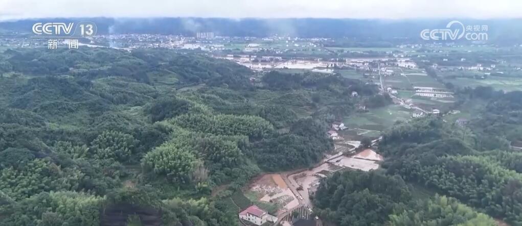 “我是党员，必须冲锋在前”山洪来袭，他冒雨安全转移300多名村民