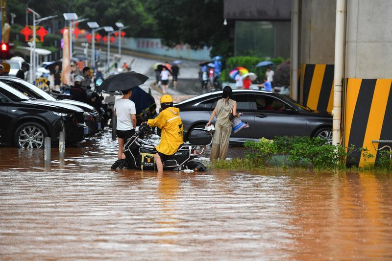 湖南长沙遭遇强降雨 湖南长沙遭遇强降雨