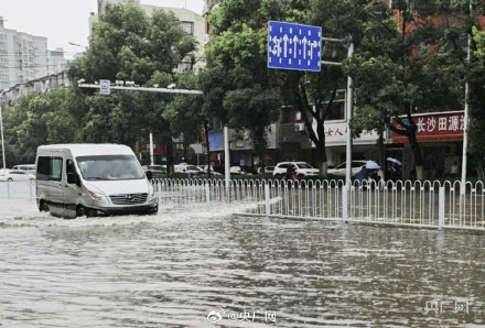 暴雨致长沙多条地铁线路停运