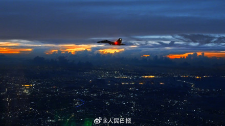 战机飞行员拍下破晓时分绝美天空