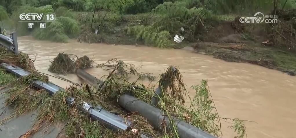 “我是党员，必须冲锋在前”山洪来袭，他冒雨安全转移300多名村民