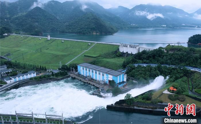 江西多地遇强降雨 局部将出现超警1米左右洪水 江西多地遇强降雨 局部将出现超警1米左右洪水