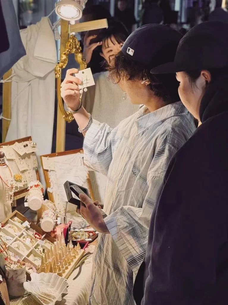 呼和浩特:夜晚“亮”了 商圈“火”了 文旅“热”了 呼和浩特:夜晚“亮”了 商圈“火”了 文旅“热”了