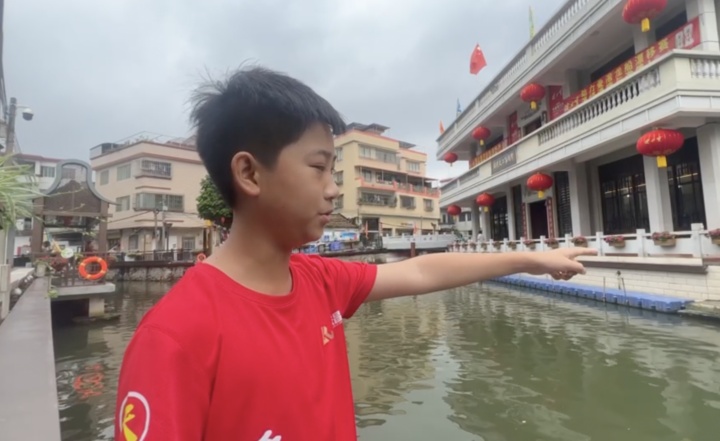 这个12岁男孩的决然一跳，网友：“这大概就是刻在骨子里的”