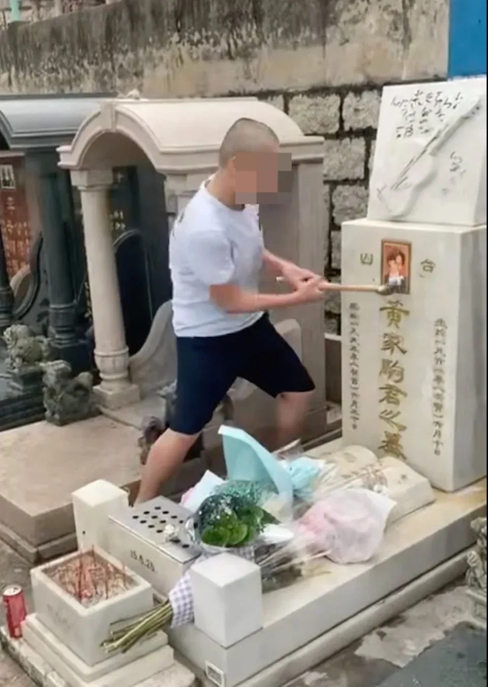 破坏黄家驹墓碑2被告认罪！7月将被判刑→