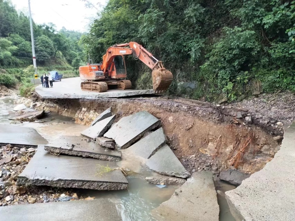 强降雨致沅陵公路设施损毁2千余处，交通部门打响“保通”战役