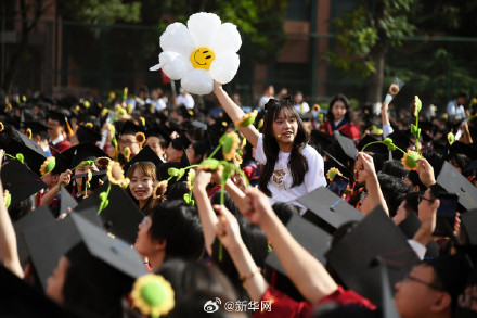 毕业照一拍真的就要分别了