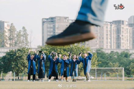 酷！重庆大学生“花式整活”毕业照