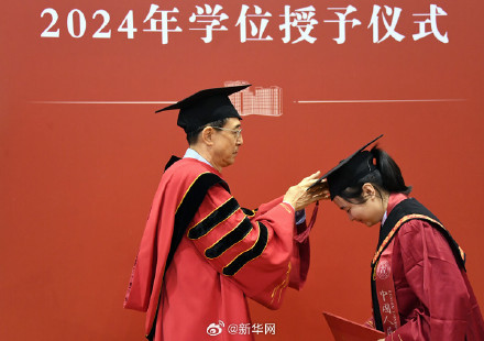 毕业照一拍真的就要分别了