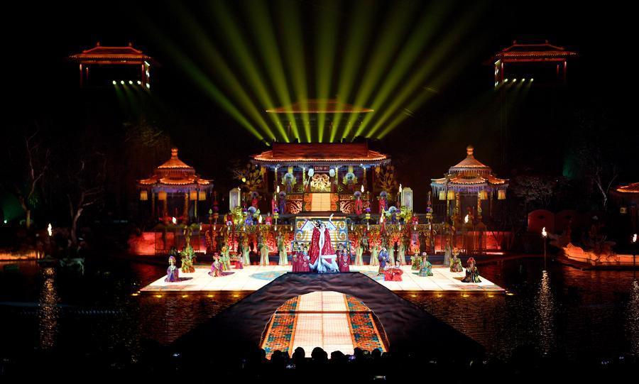 “想让更多海外游客来到中国”——“老外”在“十三朝古都”感受文化底蕴 “想让更多海外游客来到中国”——“老外”在“十三朝古都”感受文化底蕴