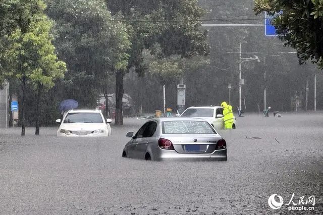 强降雨持续！江西多地告急！这一幕幕画面刷屏……