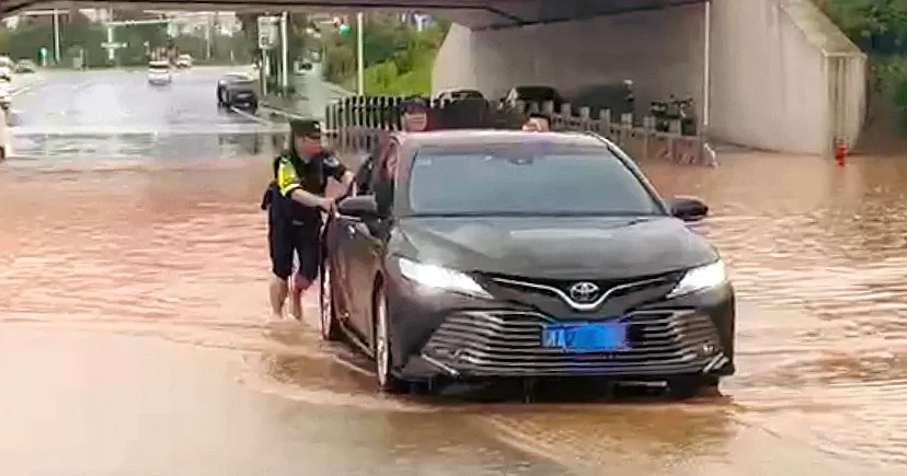 风雨不停，守护不止！迎战暴雨，他们在行动