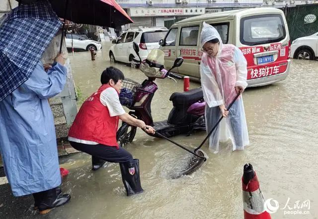强降雨持续！江西多地告急！这一幕幕画面刷屏……