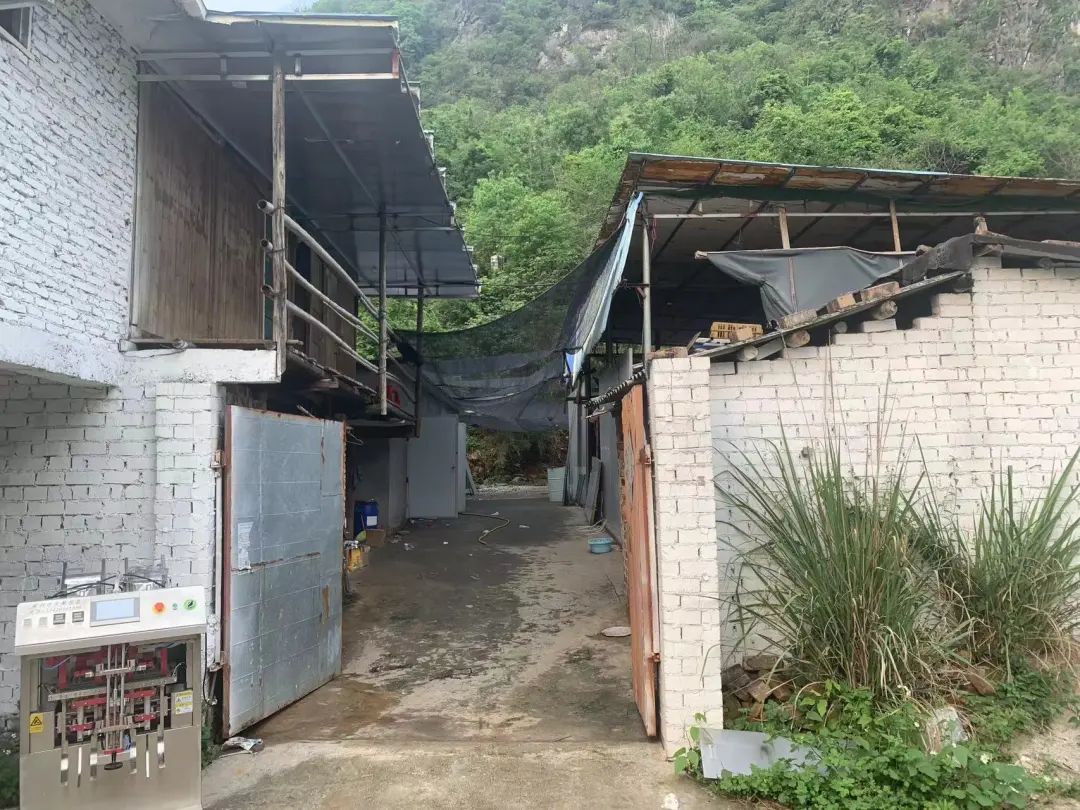 “正品积压货”,产自养猪场!不到一年卖出近3万件 “正品积压货”,产自养猪场!不到一年卖出近3万件