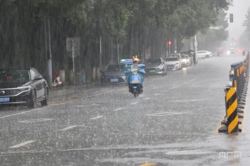 暴雨红色预警!这些省市有暴雨到大暴雨→ 暴雨红色预警!这些省市有暴雨到大暴雨→