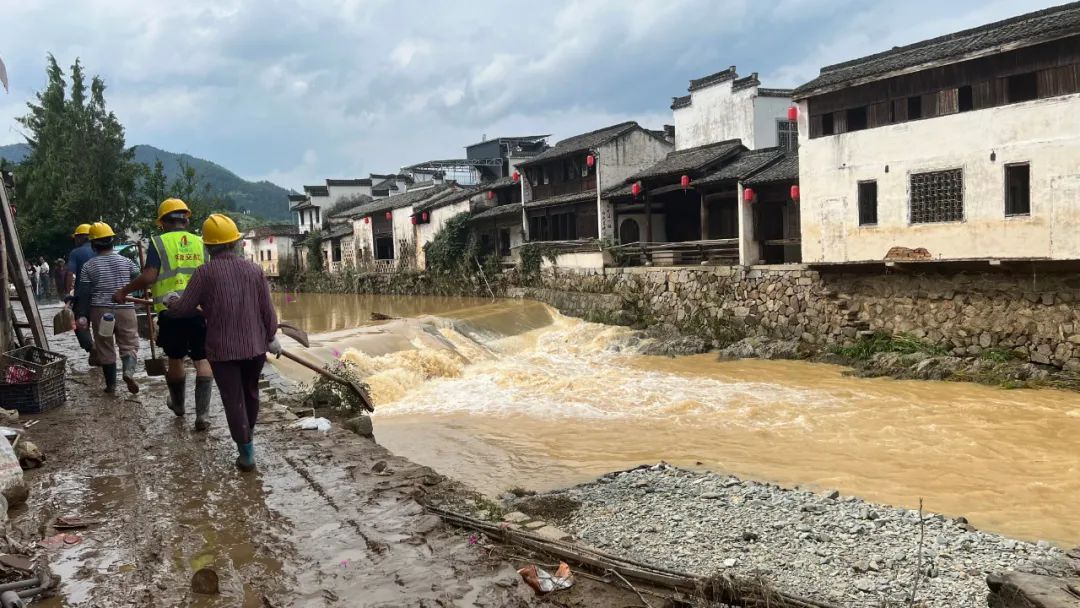 这座700多年的地标，被冲毁了
